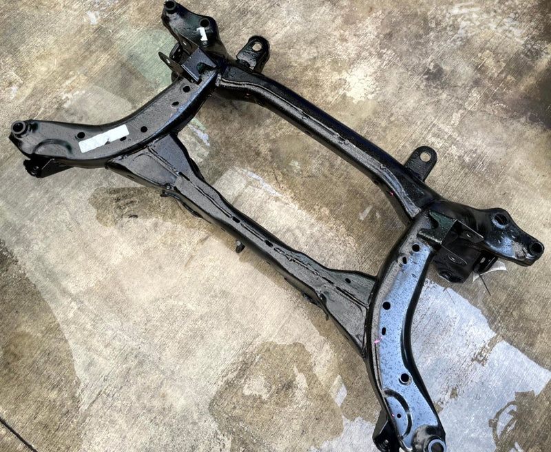 Load image into Gallery viewer, 23-26 CHEVROLET EQUINOX FWD REAR SUSPENSION SUBFRAME CROSSMEMBER CRADLE # 112386