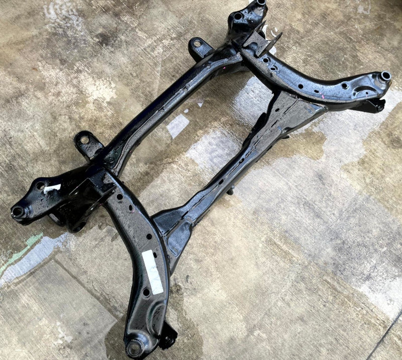 Load image into Gallery viewer, 23-26 CHEVROLET EQUINOX FWD REAR SUSPENSION SUBFRAME CROSSMEMBER CRADLE # 112386