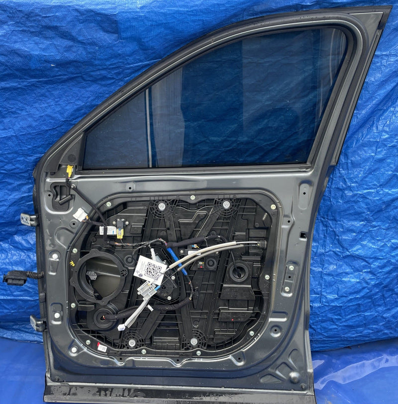 Load image into Gallery viewer, HYUNDAI PALISADE FRONT RIGHT SIDE DOOR ASSEMBLY GRAY (P7V) 2020 - 2025 # 107784