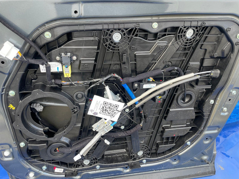 Load image into Gallery viewer, HYUNDAI PALISADE FRONT RIGHT SIDE DOOR ASSEMBLY GRAY (P7V) 2020 - 2025 # 107784