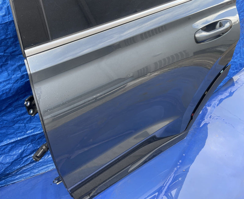 Load image into Gallery viewer, HYUNDAI PALISADE REAR LEFT DRIVER SIDE DOOR ASSEMBLY GRAY (P7V) 23-25 # 107785