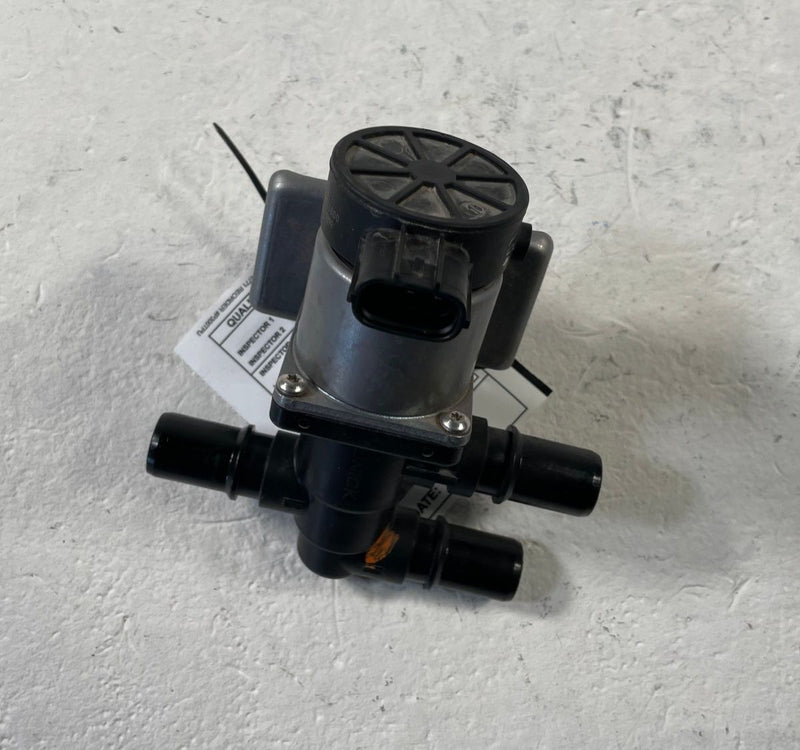 Load image into Gallery viewer, 2022-2025 HYUNDAI IONIQ 5 RWD HV BATTERY COOLANT 3 WAY CHANGEOVER VALVE # 109083
