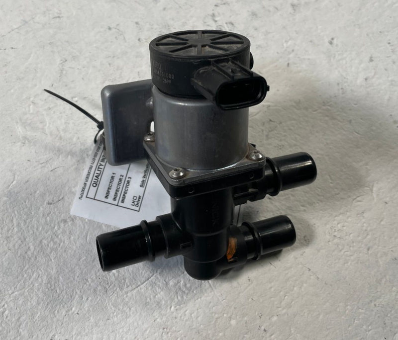 Load image into Gallery viewer, 2022-2025 HYUNDAI IONIQ 5 RWD HV BATTERY COOLANT 3 WAY CHANGEOVER VALVE # 109083