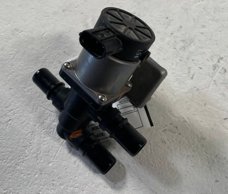 Load image into Gallery viewer, 2022-2025 HYUNDAI IONIQ 5 RWD HV BATTERY COOLANT 3 WAY CHANGEOVER VALVE # 109083