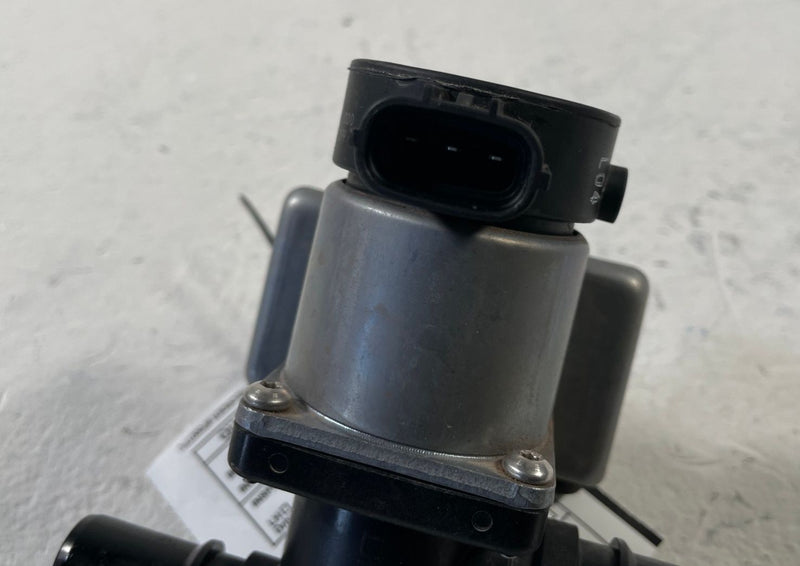 Load image into Gallery viewer, 2022-2025 HYUNDAI IONIQ 5 RWD HV BATTERY COOLANT 3 WAY CHANGEOVER VALVE # 109083