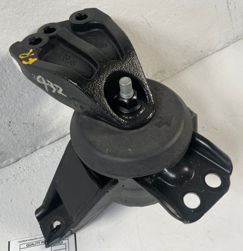 Load image into Gallery viewer, 20-25 HYUNDAI PALISADE FWD FRONT RIGHT SIDE ENGINE MOUNT SUPPORT BRACKET #111854