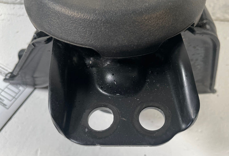 Load image into Gallery viewer, 20-25 HYUNDAI PALISADE FWD FRONT RIGHT SIDE ENGINE MOUNT SUPPORT BRACKET #111854