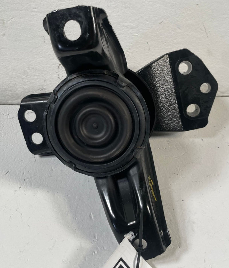 Load image into Gallery viewer, 20-25 HYUNDAI PALISADE FWD FRONT RIGHT SIDE ENGINE MOUNT SUPPORT BRACKET #111854