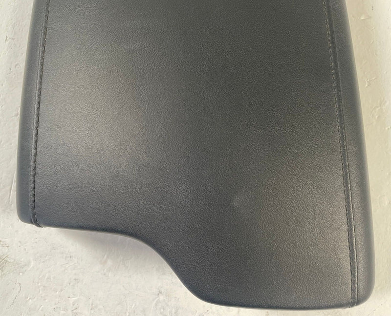 Load image into Gallery viewer, 20-25 HYUNDAI PALISADE CENTER CONSOLE ARM REST ARMREST LID COVER BLACK # 111868