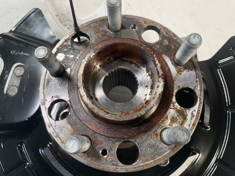 Load image into Gallery viewer, 2020-25 HYUNDAI PALISADE FWD FRONT LEFT SPINDLE KNUCKLE W/ BEARING HUB # 111847