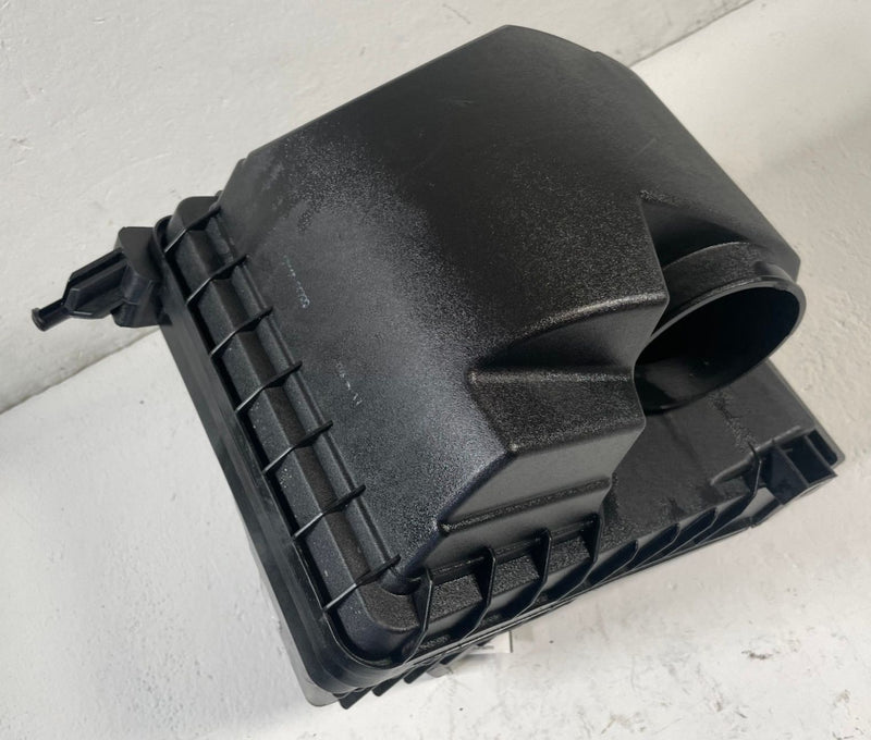 Load image into Gallery viewer, 2020 - 2025 HYUNDAI PALISADE ENGINE AIR INTAKE CLEANER HOUSING BOX 3.8L # 111863