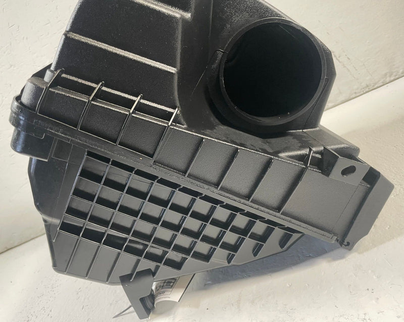 Load image into Gallery viewer, 2020 - 2025 HYUNDAI PALISADE ENGINE AIR INTAKE CLEANER HOUSING BOX 3.8L # 111863