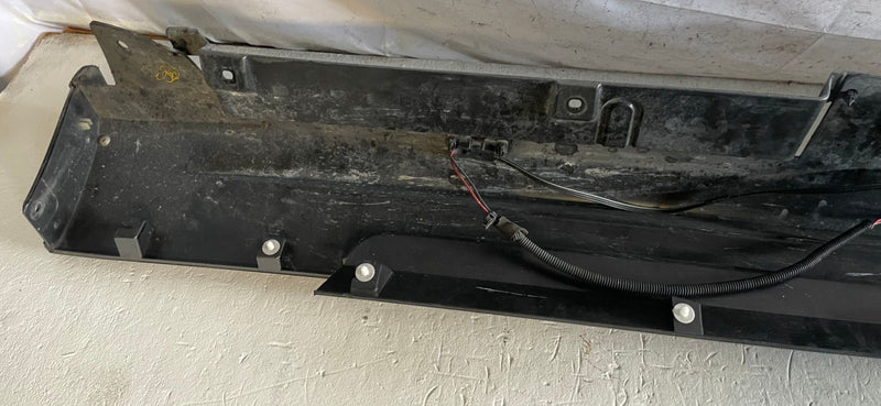 Load image into Gallery viewer, 2017-2022 INFINITI Q60 RIGHT SIDE ROCKER PANEL SKIRT MOLDING GRAY (KAD) # 112534