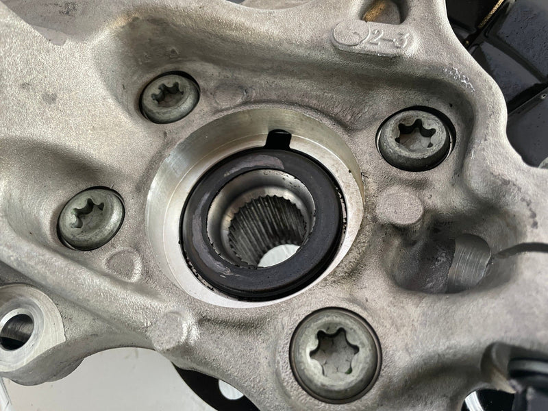 Load image into Gallery viewer, 22-25 HYUNDAI TUCSON AWD FRONT RIGHT SIDE SPINDLE KNUCKLE W/ WHEEL HUB # 107704