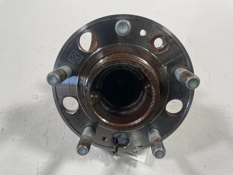 Load image into Gallery viewer, 21-26 HYUNDAI SANTA FE REAR LH OR RH SIDE SPINDLE KNUCKLE HUB ONLY 2.5L # 113195
