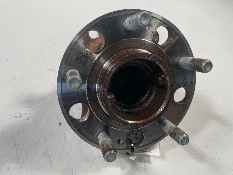Load image into Gallery viewer, 21-26 HYUNDAI SANTA FE REAR LH OR RH SIDE SPINDLE KNUCKLE HUB ONLY 2.5L # 113195