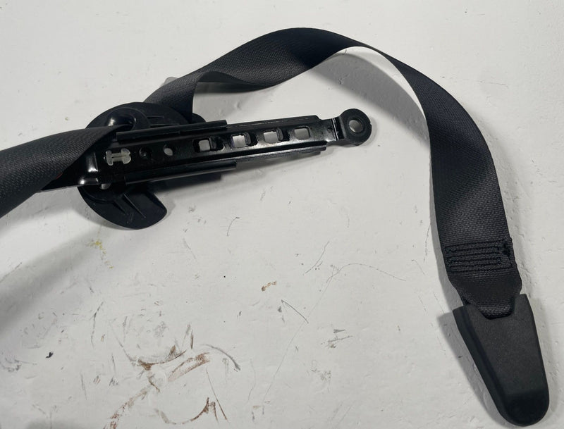 Load image into Gallery viewer, 24-26 HYUNDAI SANTA FE FRONT LEFT DRIVER SIDE SEATBELT RETRACTOR BLACK # 113190