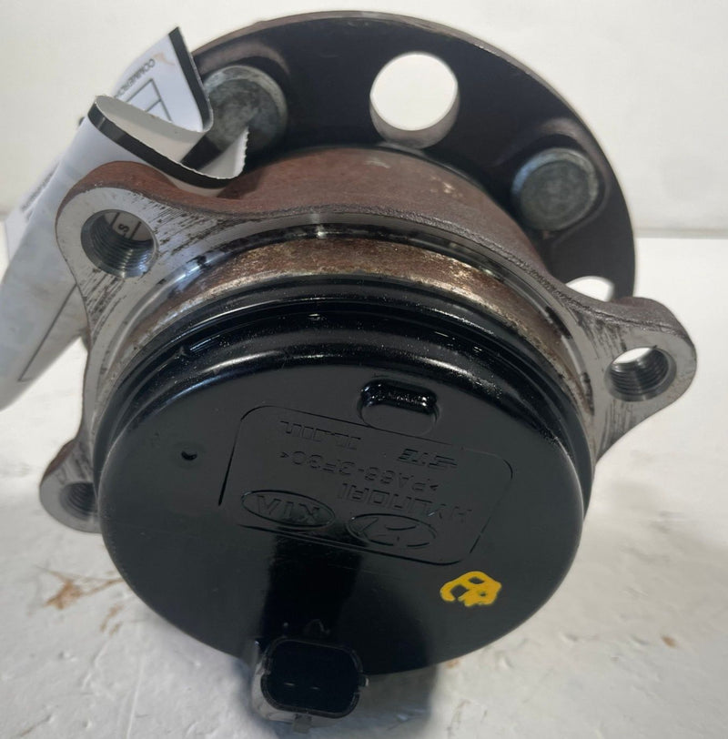 Load image into Gallery viewer, 21-26 HYUNDAI SANTA FE REAR LH OR RH SIDE SPINDLE KNUCKLE HUB ONLY 2.5L # 113183