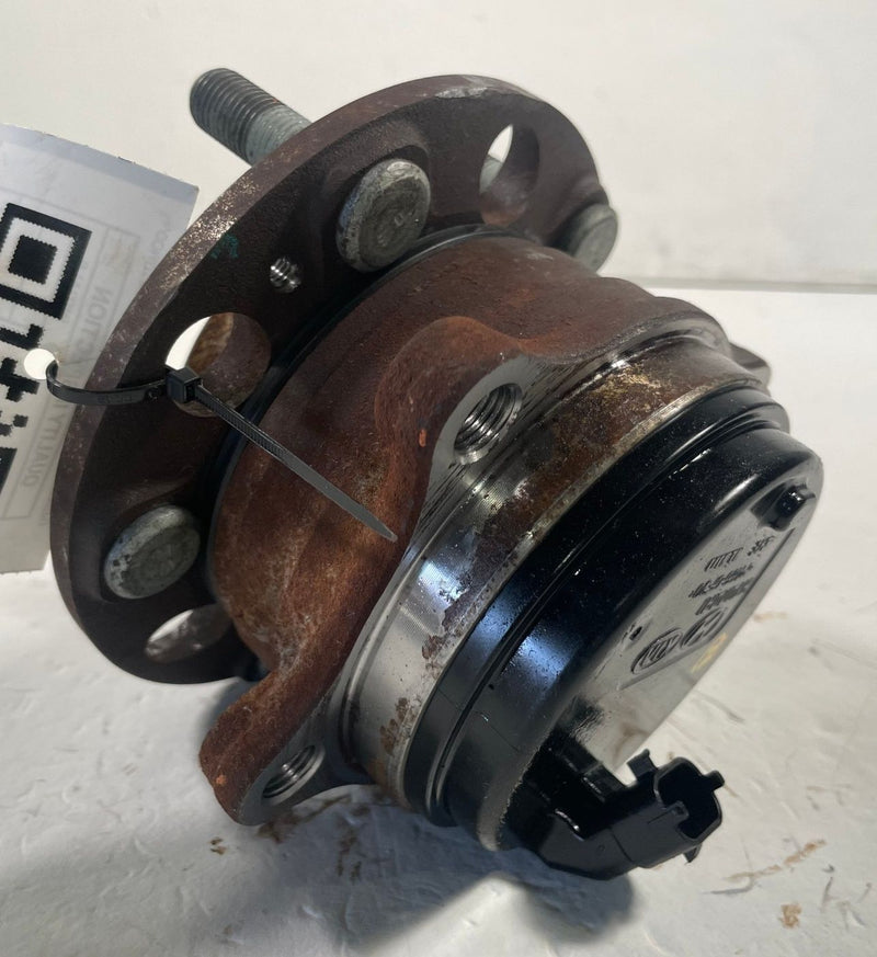 Load image into Gallery viewer, 21-26 HYUNDAI SANTA FE REAR LH OR RH SIDE SPINDLE KNUCKLE HUB ONLY 2.5L # 113183