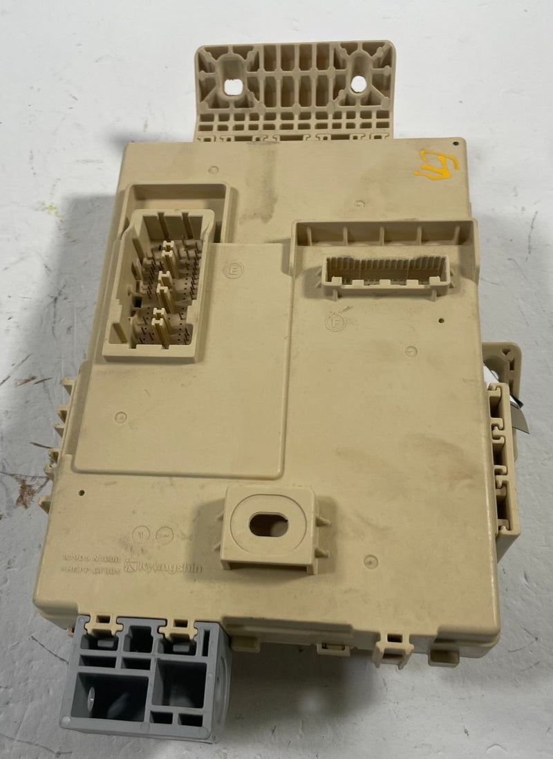 Load image into Gallery viewer, 24-26 HYUNDAI SANTA FE INTERIOR CABIN FUSE RELAY JUNCTION BOX BLOCK 2.5L #113199