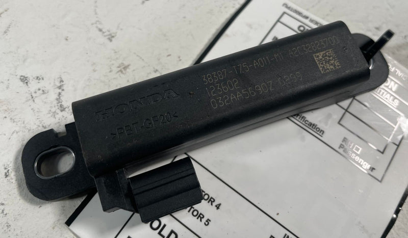 Load image into Gallery viewer, 2014 - 2026 ACURA MDX SMART KEY LESS ENTRY ANTENNA RECEIVER MODULE # 111919