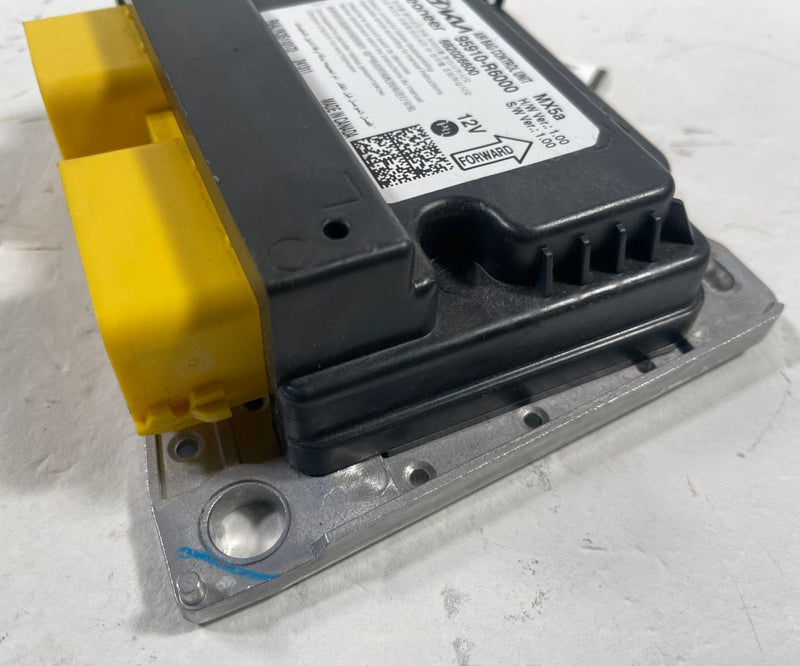 Load image into Gallery viewer, 2024 - 2026 HYUNDAI SANTA FE SRS AIR BAG CONTROL SENSOR MODULE UNIT # 113198