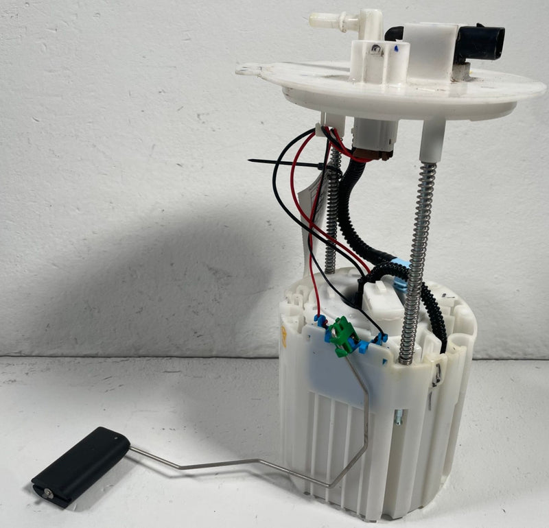 Load image into Gallery viewer, 22-26 HYUNDAI SANTA FE FUEL GAS PUMP SENDING UNIT ASSY 2.5L 31110R5500 # 113226