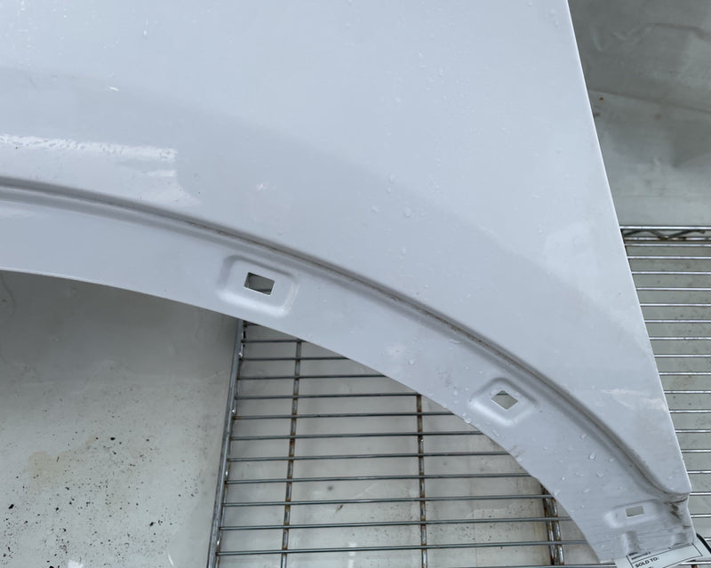 Load image into Gallery viewer, KIA TELLURIDE FRONT LEFT DRIVER SIDE FENDER ASSEMBLY WHITE (GWP) 20-25 # 112794