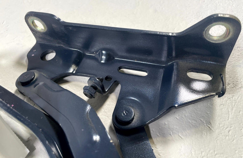 Load image into Gallery viewer, 22-26 HYUNDAI TUCSON FRONT LEFT & RIGHT HOOD BONNET HINGE PAIR BLUE 2.5L #111995