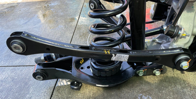 Load image into Gallery viewer, 2025-2026 HYUNDAI IONIQ 5 AWD REAR RIGHT SIDE SUSPENSION KNEE ASSEMBLY # 110470