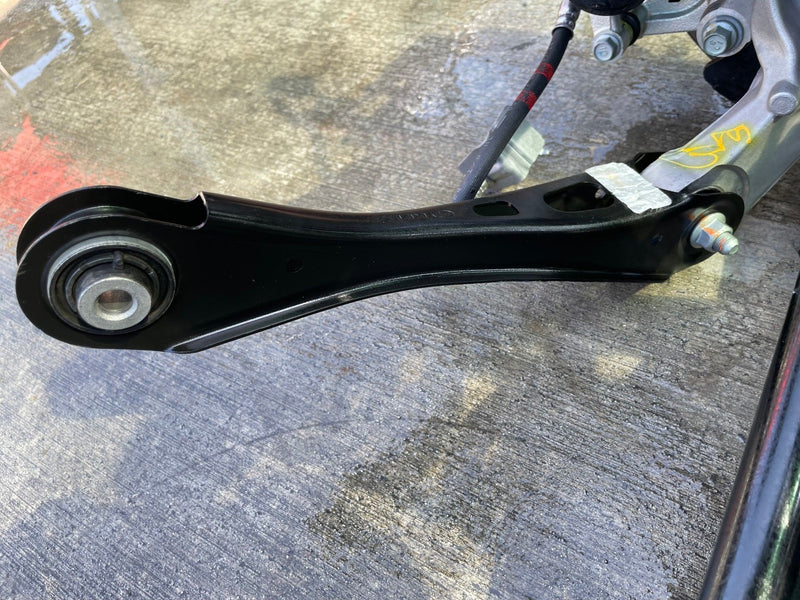 Load image into Gallery viewer, 2025-2026 HYUNDAI IONIQ 5 AWD REAR RIGHT SIDE SUSPENSION KNEE ASSEMBLY # 110470
