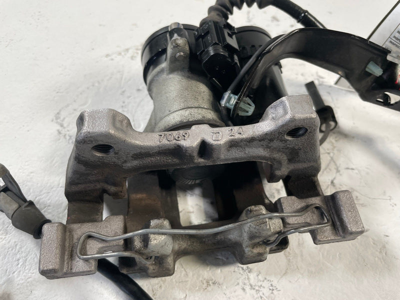 Load image into Gallery viewer, 23-25 HONDA ACCORD 16-25 CIVIC REAR LEFT DRIVER SIDE DISC BRAKE CALIPER # 110603