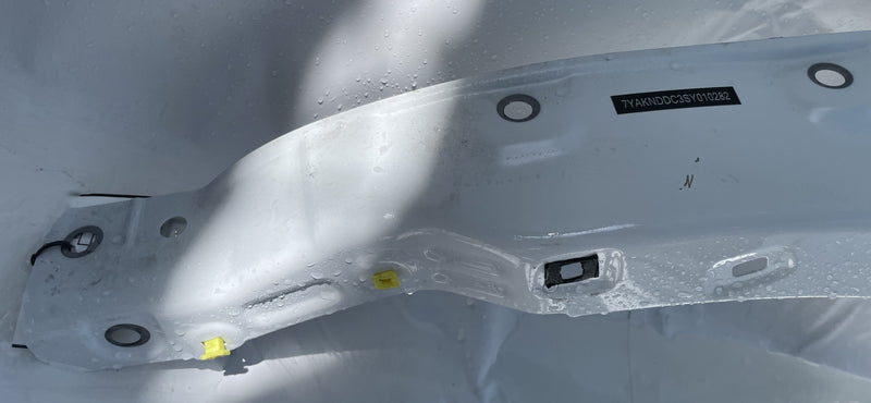 Load image into Gallery viewer, HYUNDAI IONIQ 5 FRONT LEFT DRIVER SIDE FENDER ASSEMBLY WHITE (SAW) 2025 # 110467