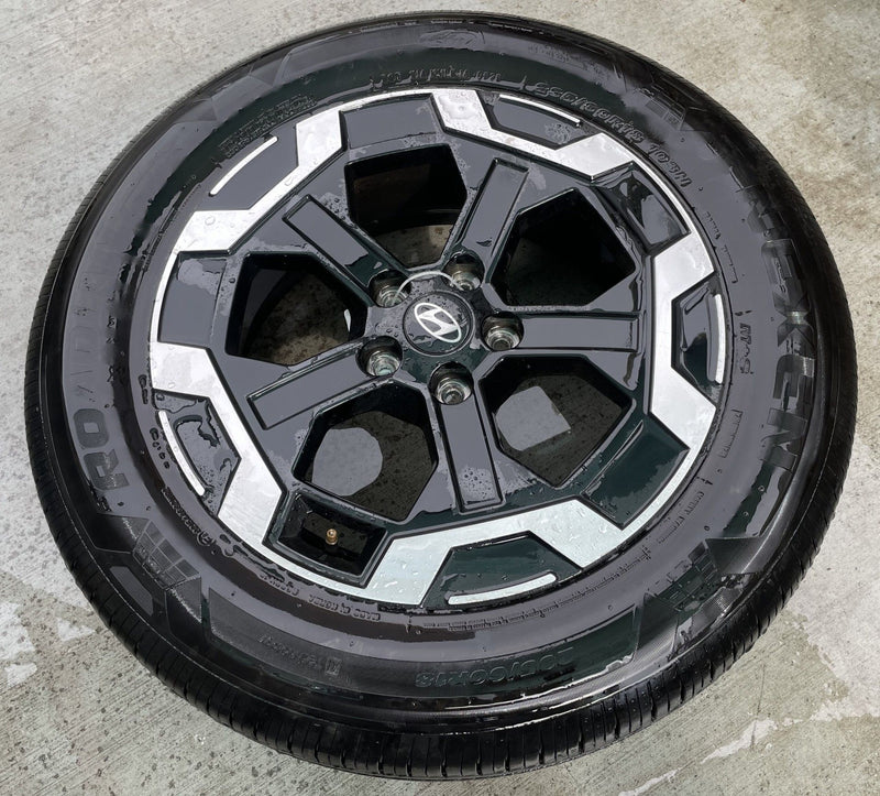 Load image into Gallery viewer, HYUNDAI SANTA FE 18" 18x7.5 BLACK ALLOY WHEEL RIM W/ TIRE (ONLY#1) 24-26 #112878