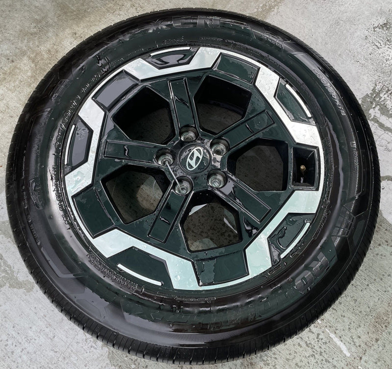 Load image into Gallery viewer, HYUNDAI SANTA FE 18" 18x7.5 BLACK ALLOY WHEEL RIM W/ TIRE (ONLY#1) 24-26 #112878