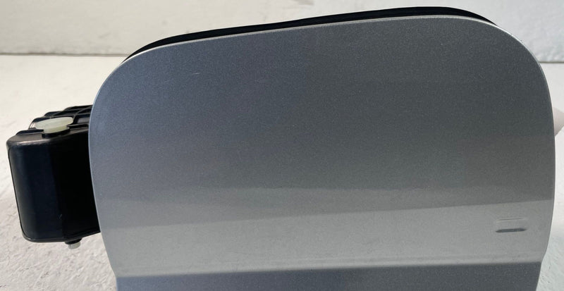 Load image into Gallery viewer, 24-26 HYUNDAI SANTA FE FUEL GAS TANK FILLER DOOR HOUSING SILVER (R2T) # 109255