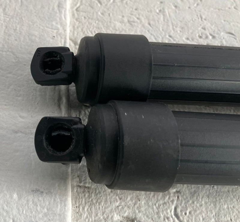 Load image into Gallery viewer, 2025-2026 HYUNDAI SANTA FE REAR LEFT & RIGHT LIFTGATE POWER LIFT SUPPORT #112873