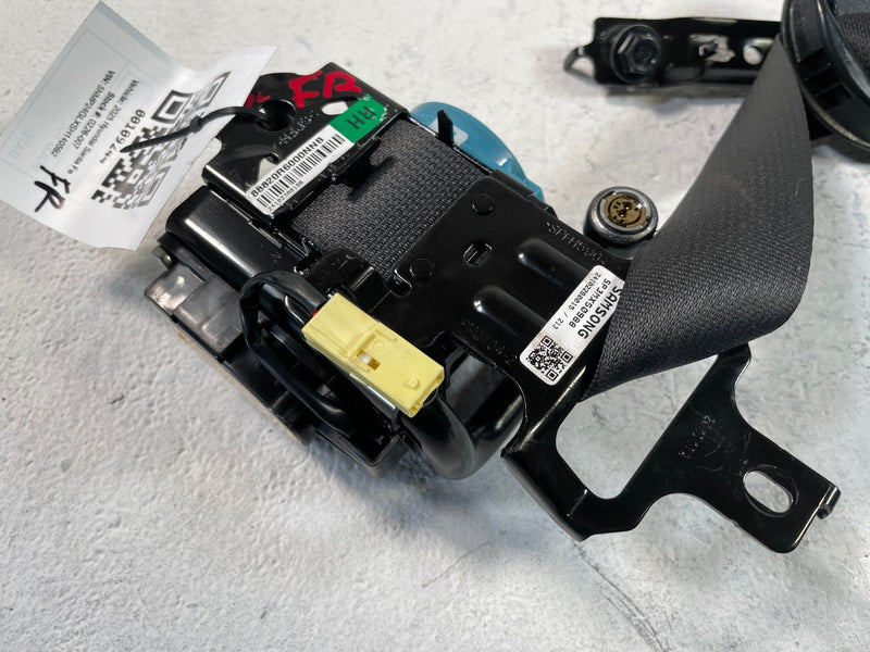 Load image into Gallery viewer, 2024 - 2026 HYUNDAI SANTA FE FRONT RIGHT PASSENGER SEATBELT RETRACTOR # 109244