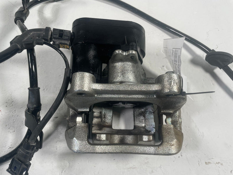 Load image into Gallery viewer, 2023-2026 KIA SPORTAGE REAR RIGHT PASSENGER SIDE BRAKE CALIPER ASSEMBLY # 113279