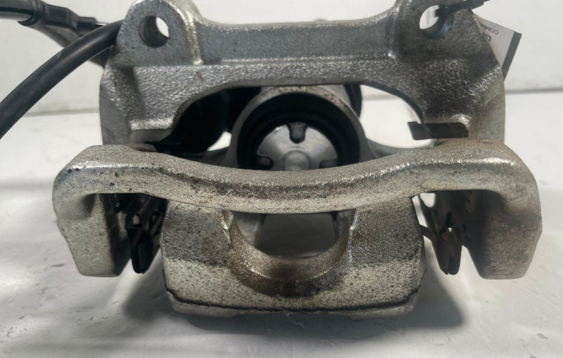 Load image into Gallery viewer, 2023-2026 KIA SPORTAGE REAR RIGHT PASSENGER SIDE BRAKE CALIPER ASSEMBLY # 113279