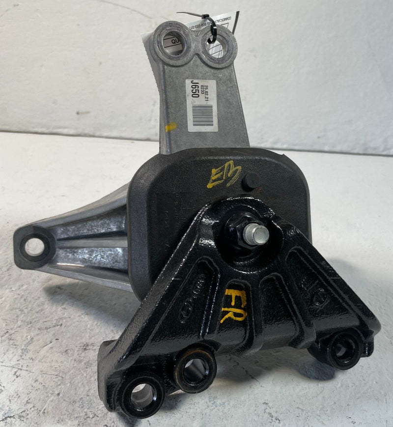 Load image into Gallery viewer, 24-25 HYUNDAI SANTA FE FRONT RIGHT SIDE ENGINE MOUNT SUPPORT BRACKET 2.5L 109293