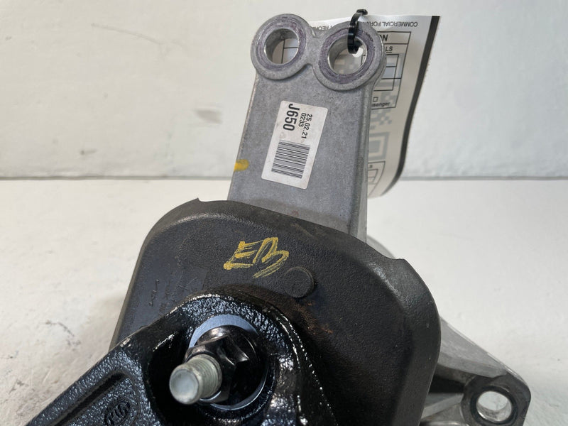 Load image into Gallery viewer, 24-25 HYUNDAI SANTA FE FRONT RIGHT SIDE ENGINE MOUNT SUPPORT BRACKET 2.5L 109293