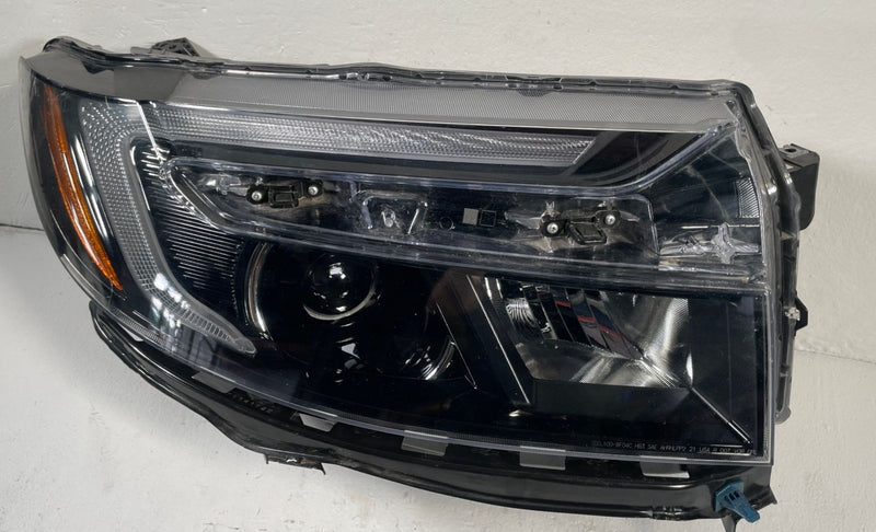 Load image into Gallery viewer, 2022-2025 HONDA PASSPORT RIGHT PASSENGER SIDE LED HEADLIGHT HEADLAMP # 107899
