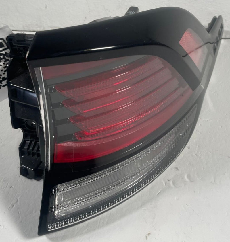 Load image into Gallery viewer, 2023-25 KIA SPORTAGE REAR RIGHT PASSENGER SIDE LED OUTER TAILLIGHT LAMP # 113308