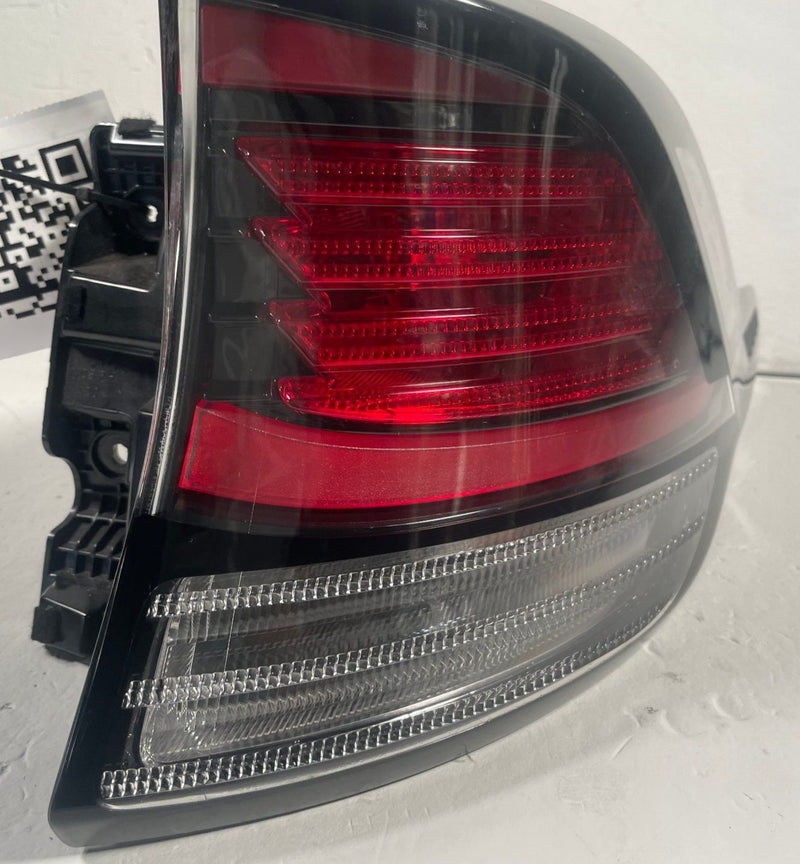 Load image into Gallery viewer, 2023-25 KIA SPORTAGE REAR RIGHT PASSENGER SIDE LED OUTER TAILLIGHT LAMP # 113308