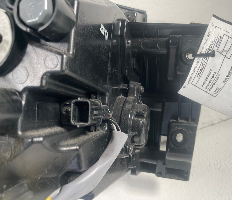 Load image into Gallery viewer, 2023-25 KIA SPORTAGE REAR RIGHT PASSENGER SIDE LED OUTER TAILLIGHT LAMP # 113308
