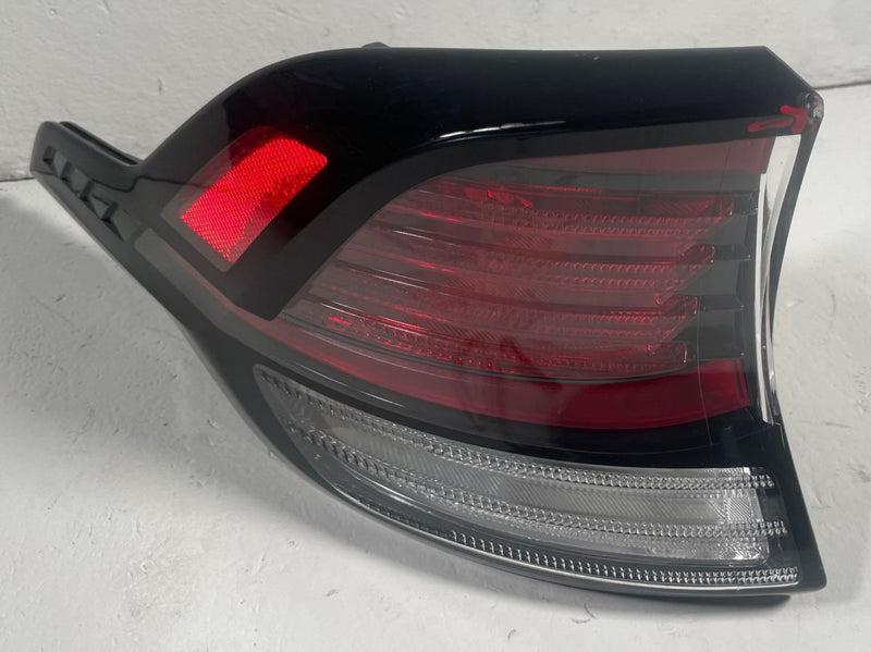 Load image into Gallery viewer, 2023-25 KIA SPORTAGE REAR LEFT DRIVER SIDE LED OUTER TAILLIGHT LAMP 2.5L #113303