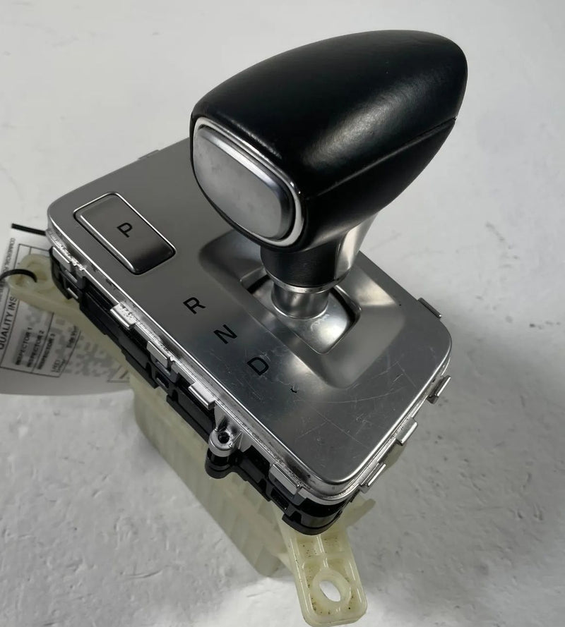 Load image into Gallery viewer, 2022-2023 GENESIS G70 AUTOMATIC GEAR SHIFTER FLOOR LEVER KNOB ASSEMBLY # 108117