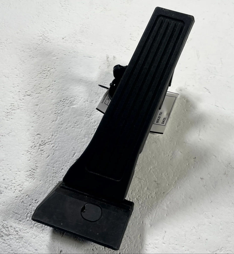 Load image into Gallery viewer, 2025-2026 HYUNDAI TUCSON ACCELERATOR PEDAL THROTTLE TRAVEL SENSOR # 111996