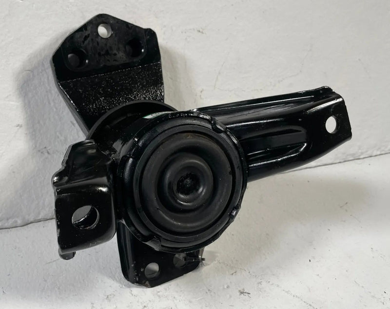 Load image into Gallery viewer, 2020-2025 HYUNDAI PALISADE FRONT RIGHT SIDE ENGINE MOUNT SUPPORT BRACKET #107902